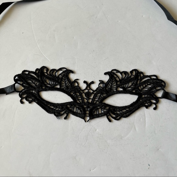 Black Lace Masks - Picture 2 of 5